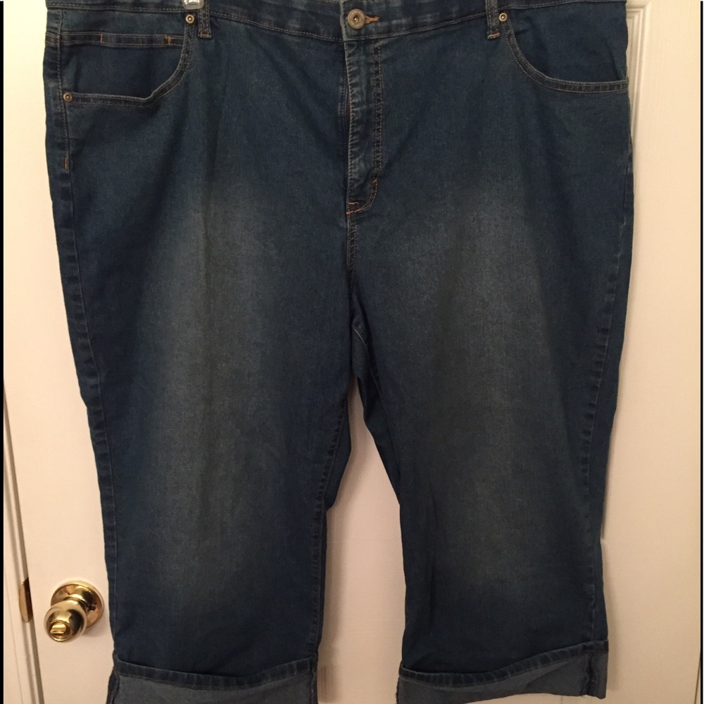 Plus size denim cuffed capris