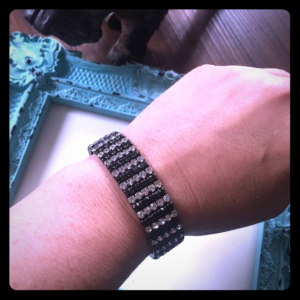 Black/white stone bracelet