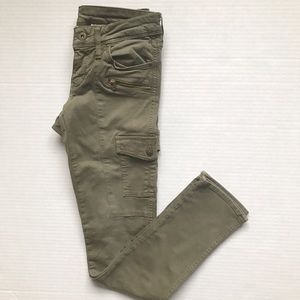 ⬇️H&M olive green skinny low waist cargo pants