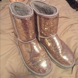Silver Sparkle Uggs, size 7
