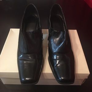 Naturalized Black Heel Shoe