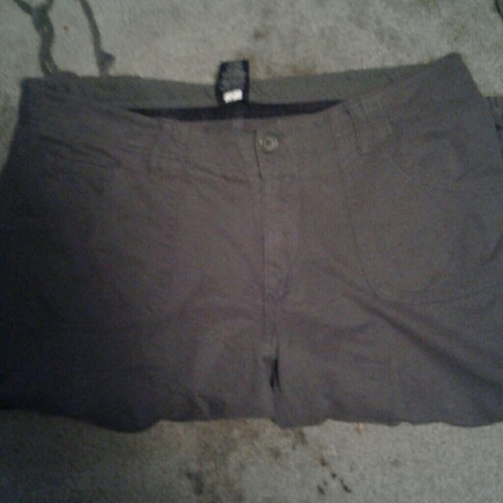 Grey capris