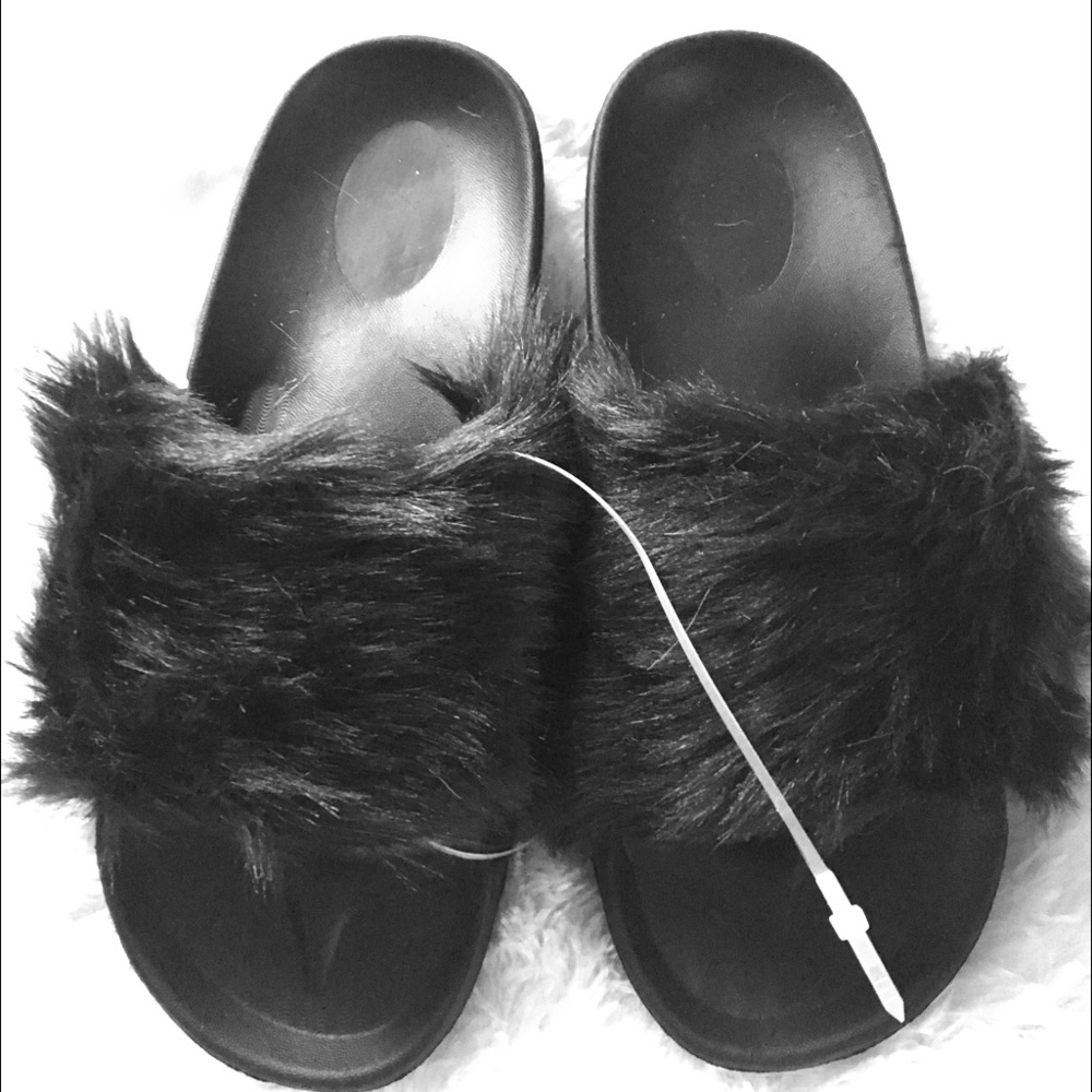 Black furry slide