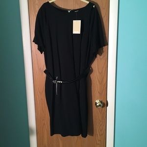 Black lined pointe knit dress