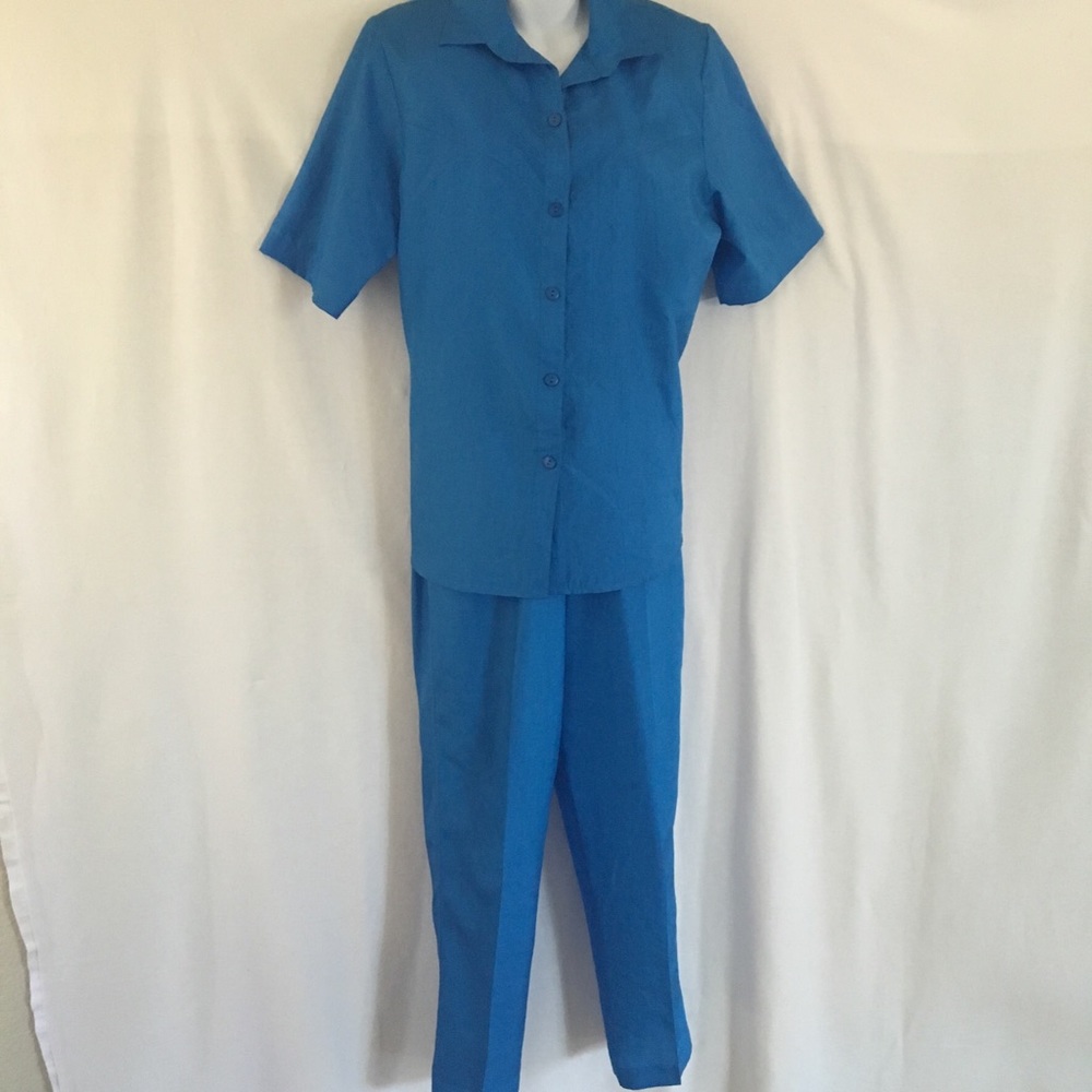 ViNtAgE SeT 2 piEcE bUtt0Ned sHirt aNd pAnTs