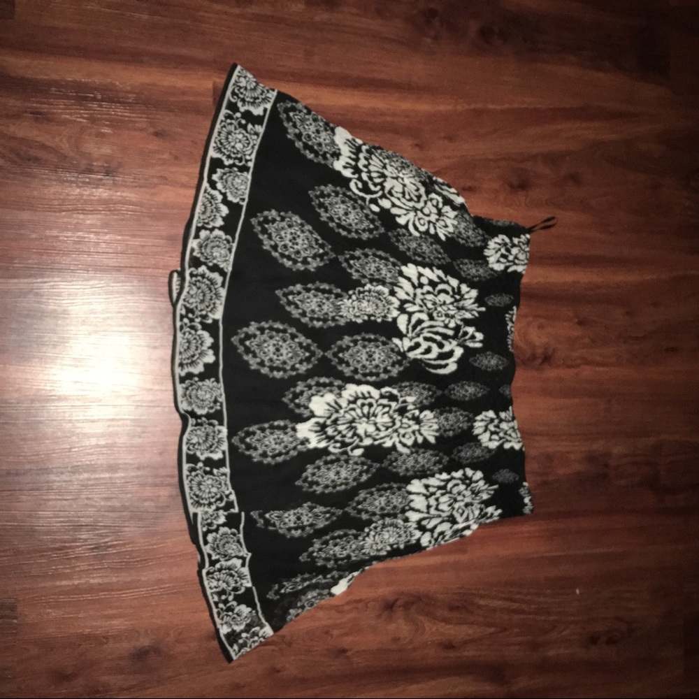 WHBM black and white pleated skirt