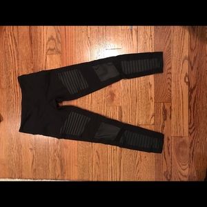 Alo Yoga Moto Leggings Black Small LENGTH TAILORED