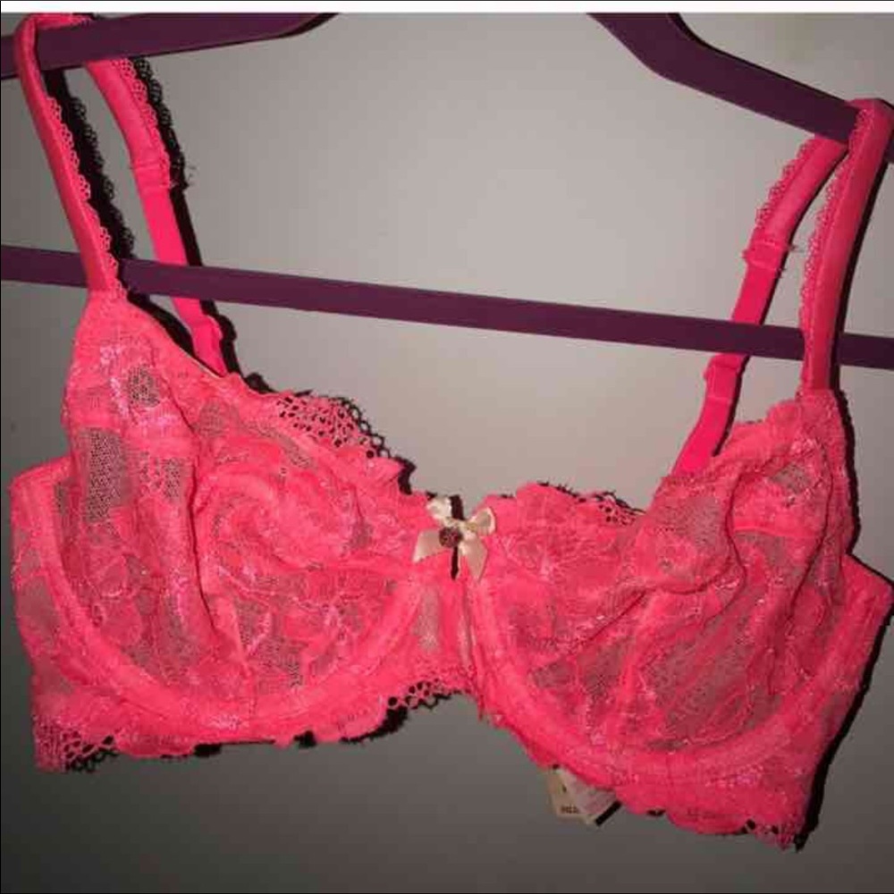 💕NWT Hot Pink Lace Lined Bra 💕