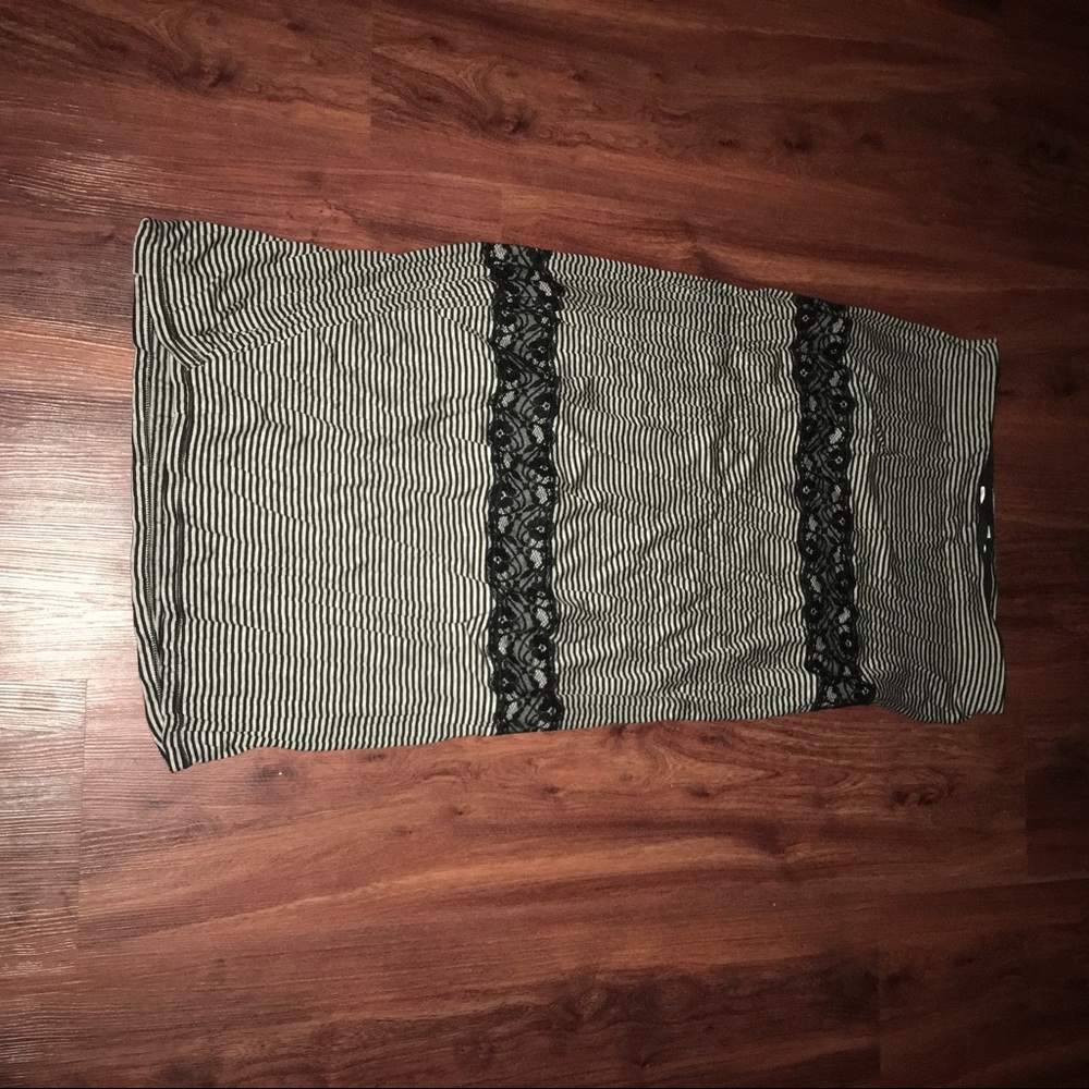 Max Studio maxi skirt. Lace B&w