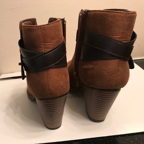 Seventeen booties - Picture 2 of 2