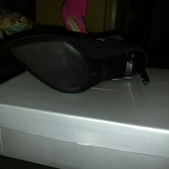 Two pair of heels - Picture 3 of 4