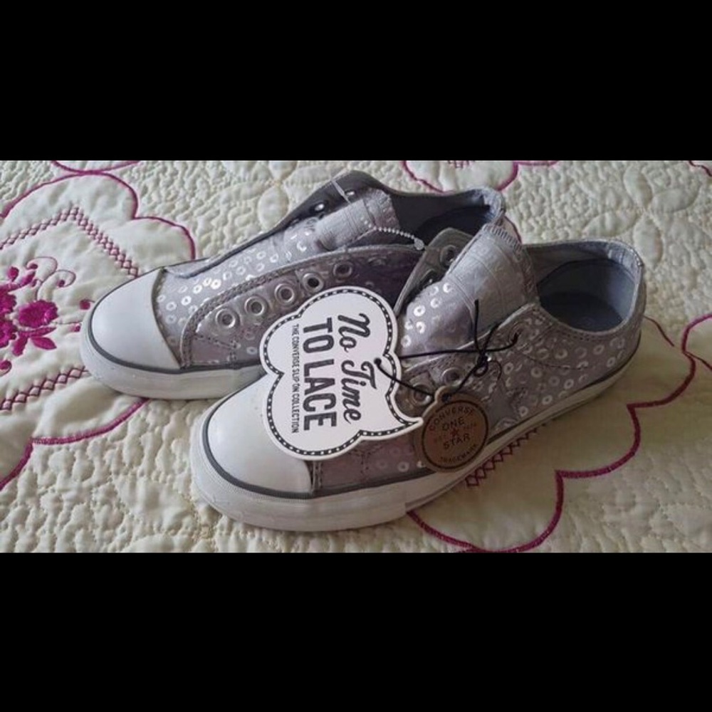 Girl's Converse size 5.5