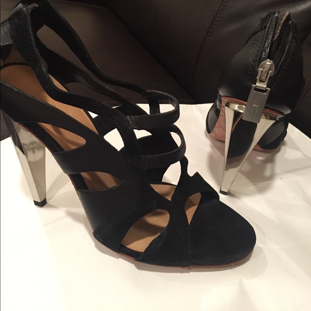 Shoe