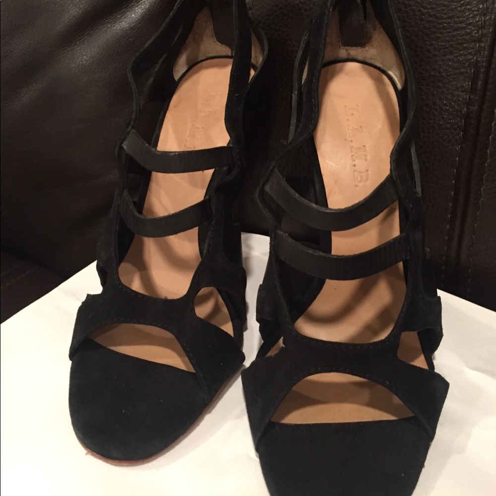 Shoe - Picture 2 of 4
