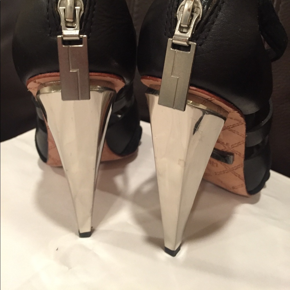 Shoe - Picture 3 of 4
