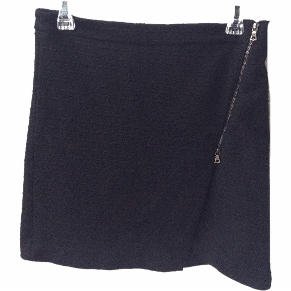 Alice Hope embossed black skirt w/side zip detail