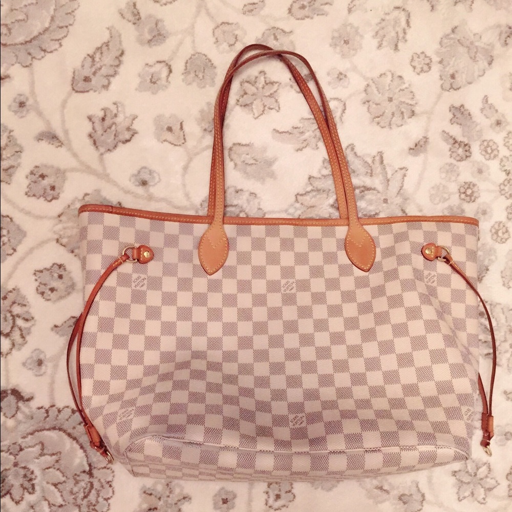 Louis Vuitton MM Neverfull