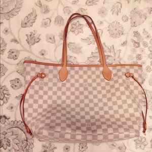 Louis Vuitton MM Neverfull