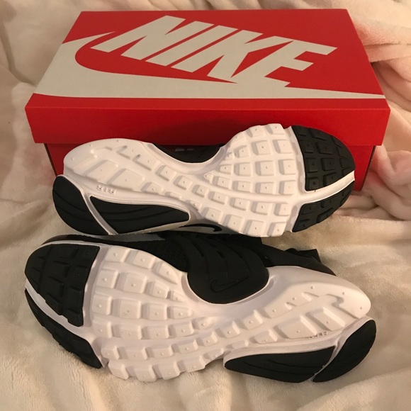 Women's Nike Air Presto Ultra Flyknit - Picture 2 of 5