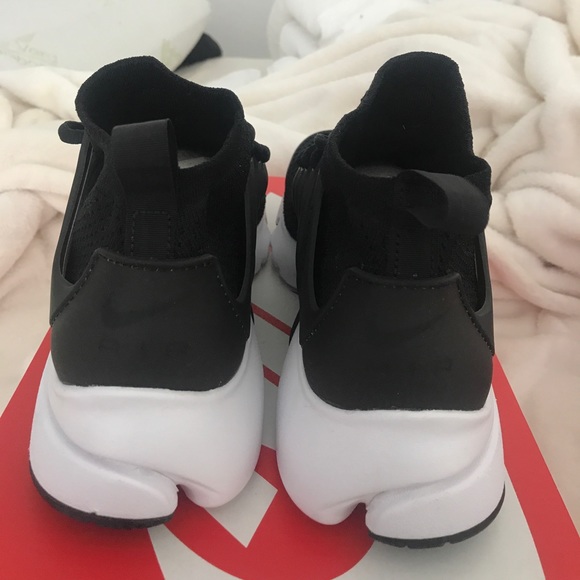 Women's Nike Air Presto Ultra Flyknit - Picture 4 of 5