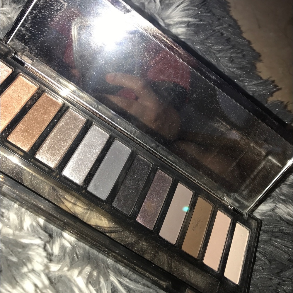 URBAN DECAY SMOKY PALETTE - Picture 2 of 2