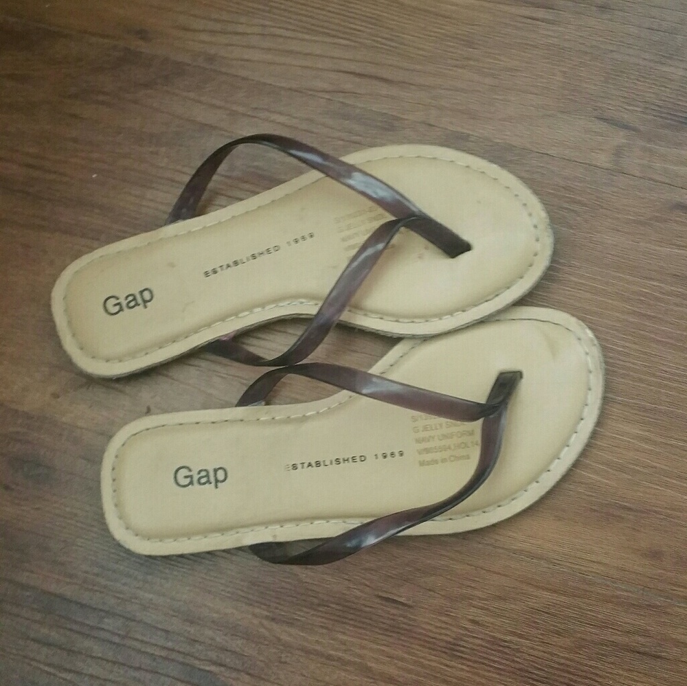 Gap flip flops