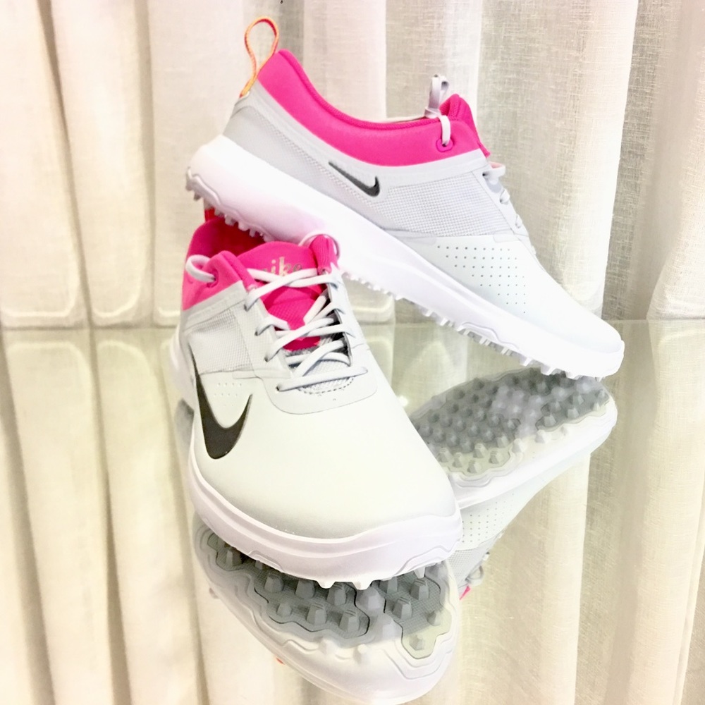 NWOB NEW Womens Nike Akamai Golf shoes