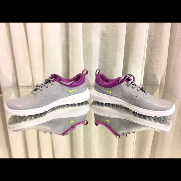 nike akamai women's golf shoe