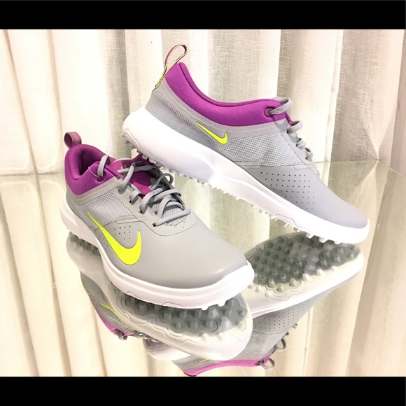 nike akamai women's golf shoe
