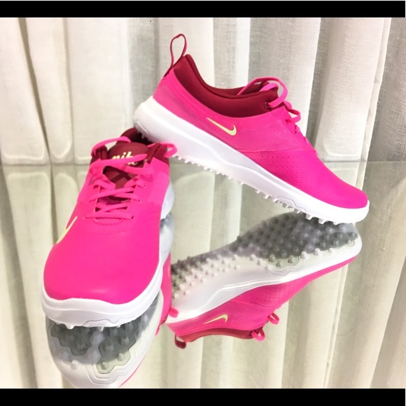 nike akamai women's golf shoe