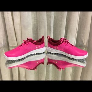 nike akamai women's golf shoe
