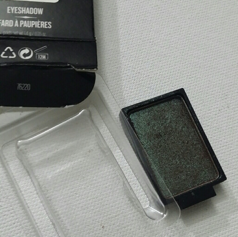 Buxom eyeshadow -No Faux with mini