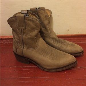 Frye Short Billy Ankle Boots in Gray