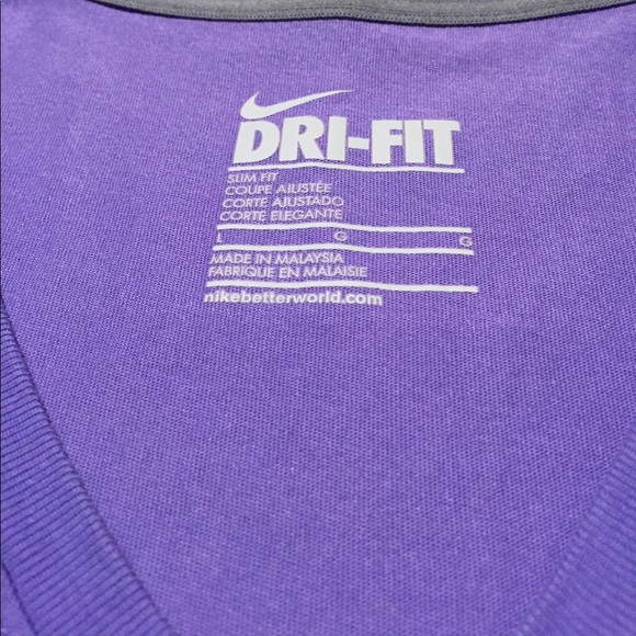 Nike Women's Slim fit T-Shirt - Picture 2 of 3