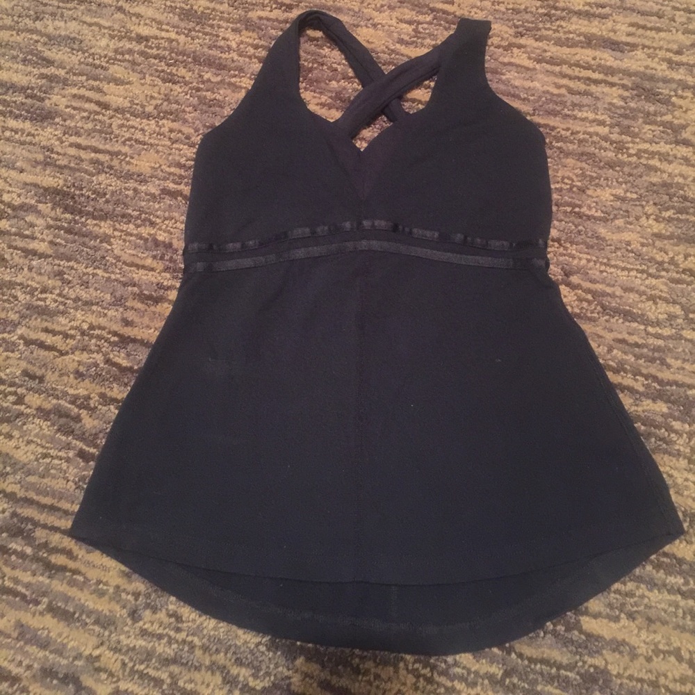 Lululemon black crisscrossing tank size 6
