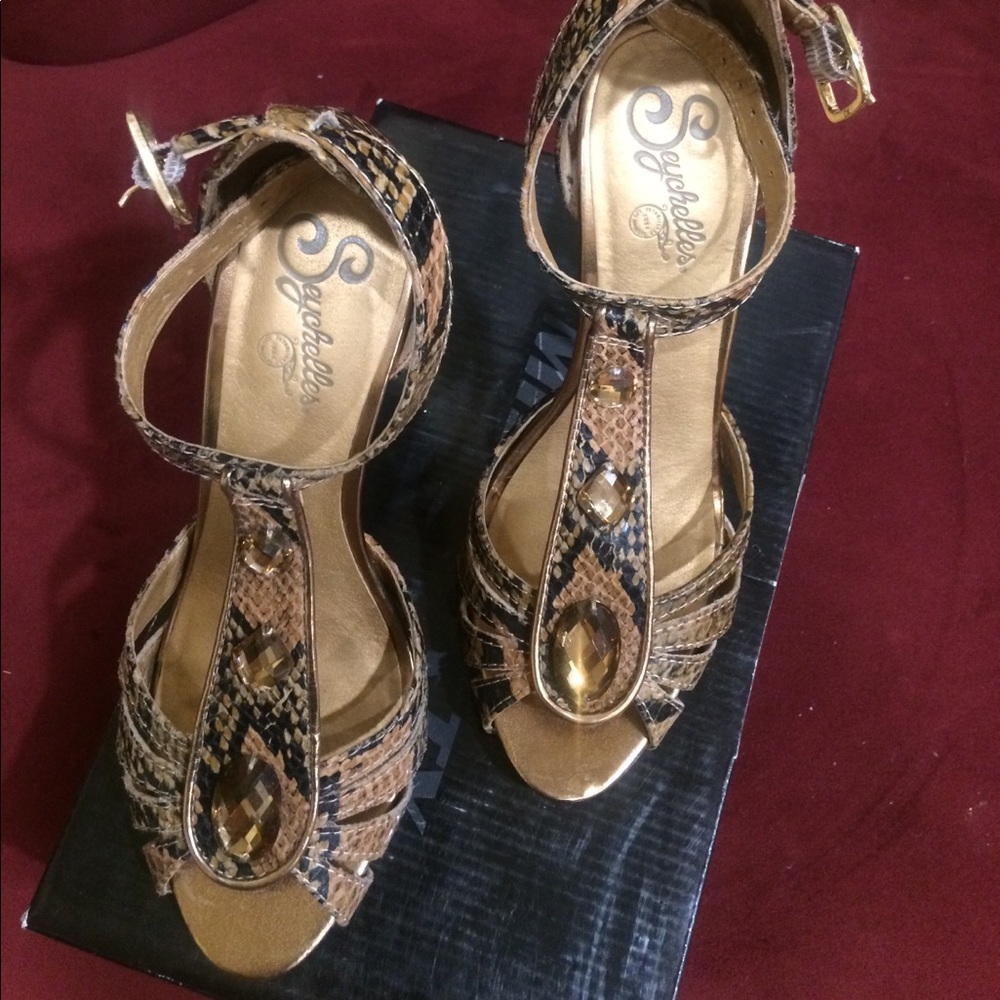 Shoes - Picture 2 of 3