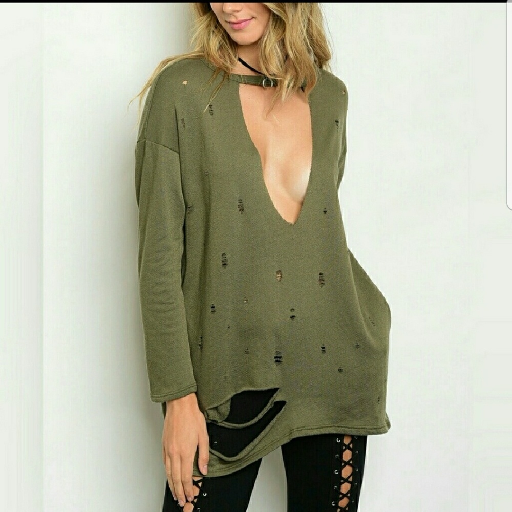 😲Last 1 M (Distressed choker, w/plunging neckline
