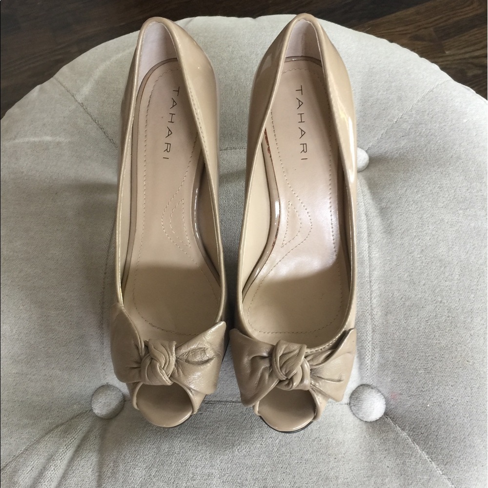 🎉MUST GO!!🎉Tahari D'orsay Patent Leather Pumps