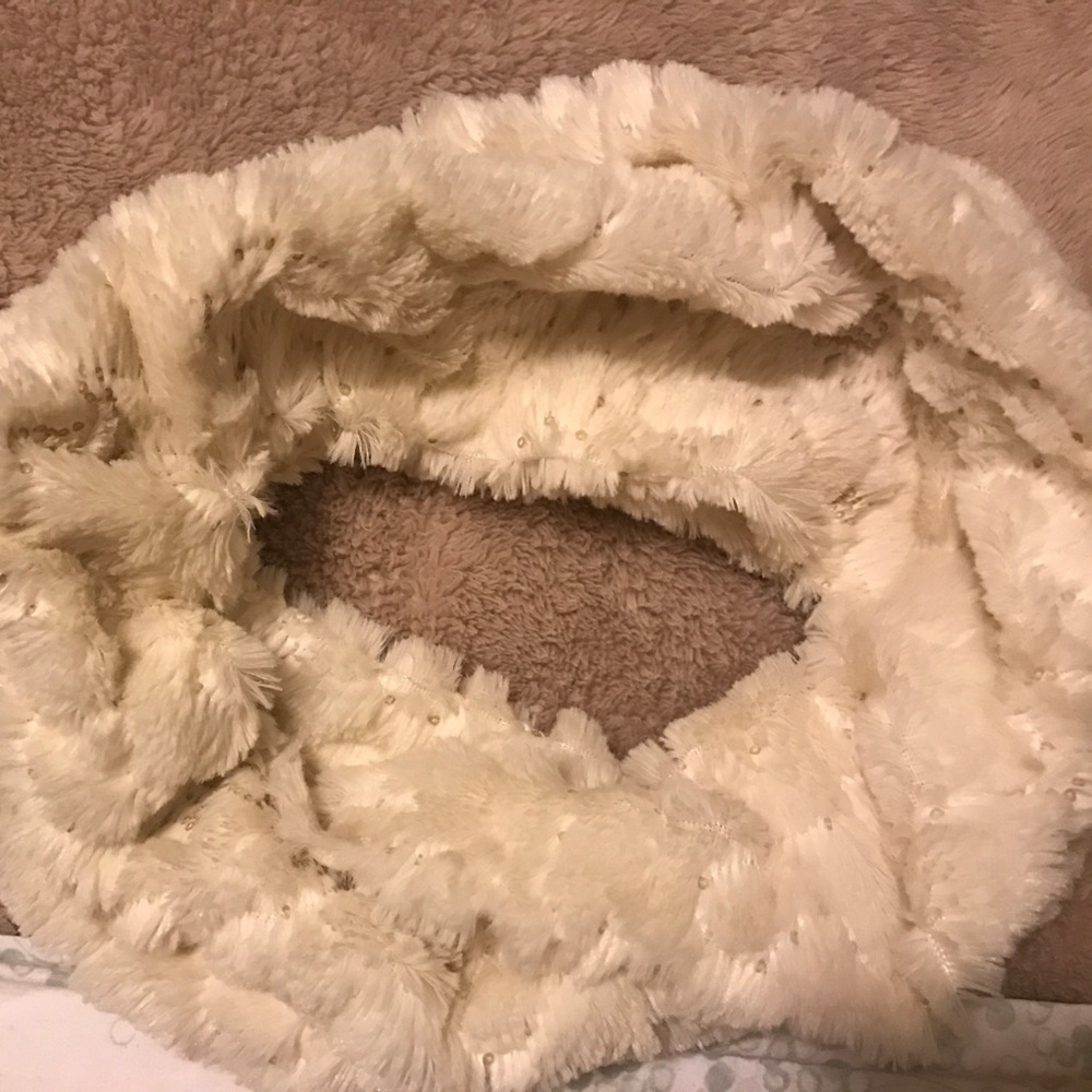 Betsy Johnson infinity cozy neck scarf