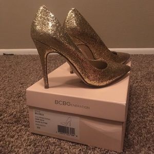 BCBG Oslo pump