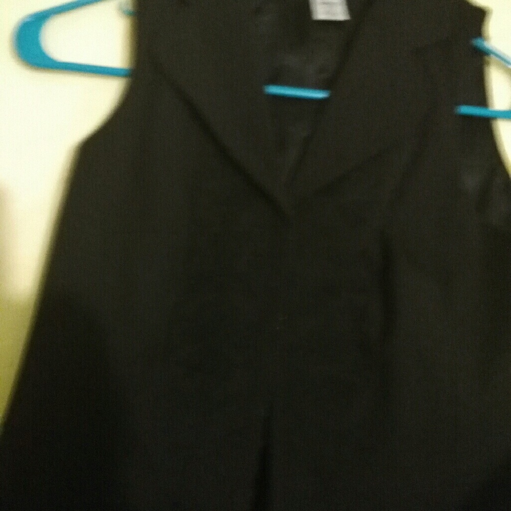 Black embroidered vest size 2P