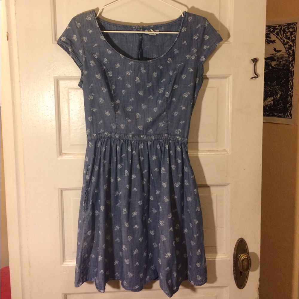 Floral Chambray Cap Sleeve Dress WITH POCKETS