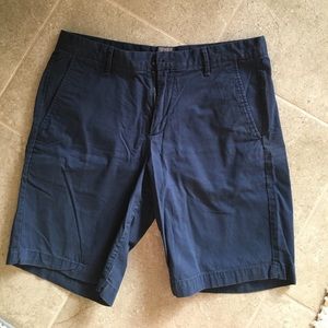Men's size 33 Navy classic khakis. (9")