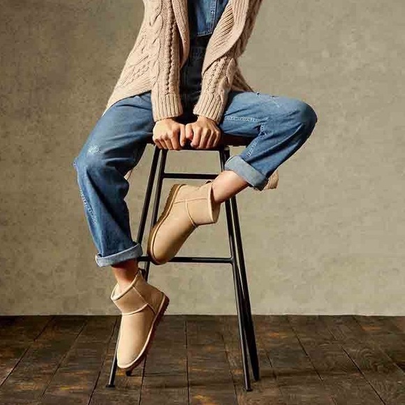 Short Cozy Warm Fur Lined Flat Winter Boots - Picture 2 of 6