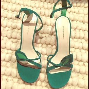 New Banana Republic green side leaf suede heels