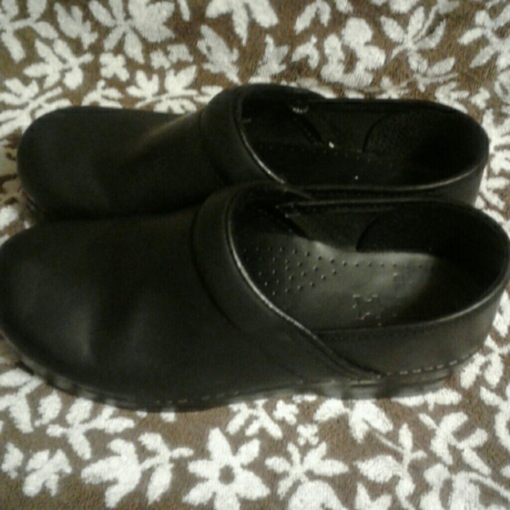 Dansko woman's shoes used little wear good conditi