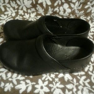 Dansko woman's shoes used little wear good conditi