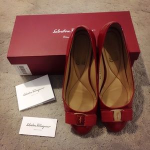 Sales! Salvatore Ferragamo Varina Flats