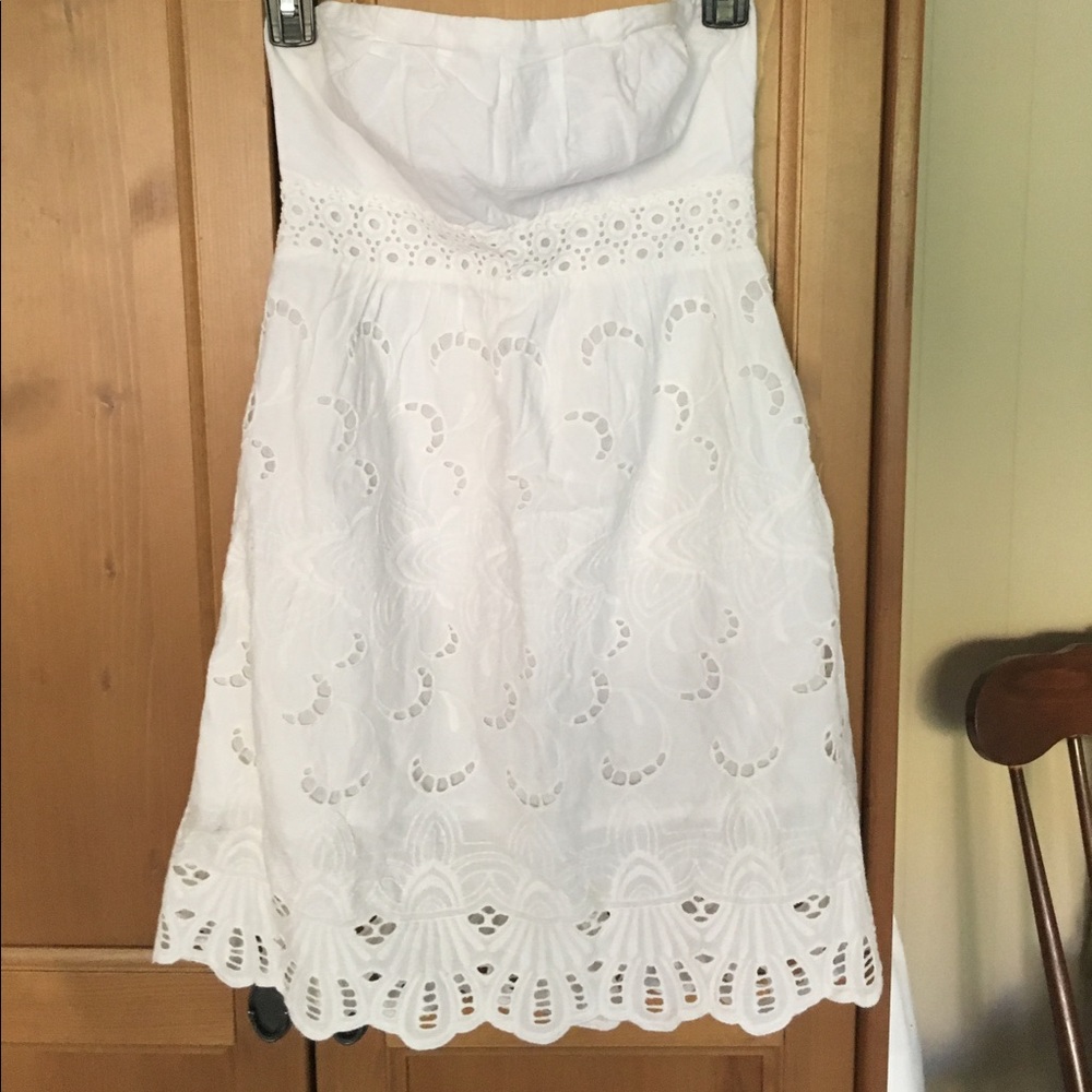 Sweet & sexy summer strapless eyelet dress 🌞