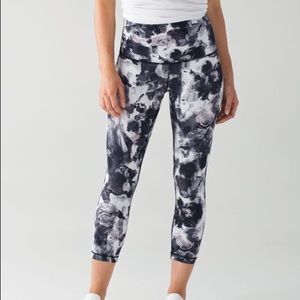 Hi-rise wunder under cropped exercise pants
